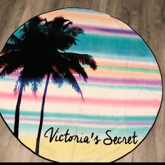 Victoria's Secret towel - Picture 8 of 9